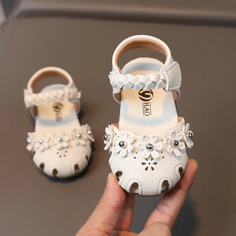 2026 New Baby Girl Cute Sandals Kids Summer Walking Shoes Soft Sole Girls Princess Beach Shoes Cute Flowers Fashion Hook&loop