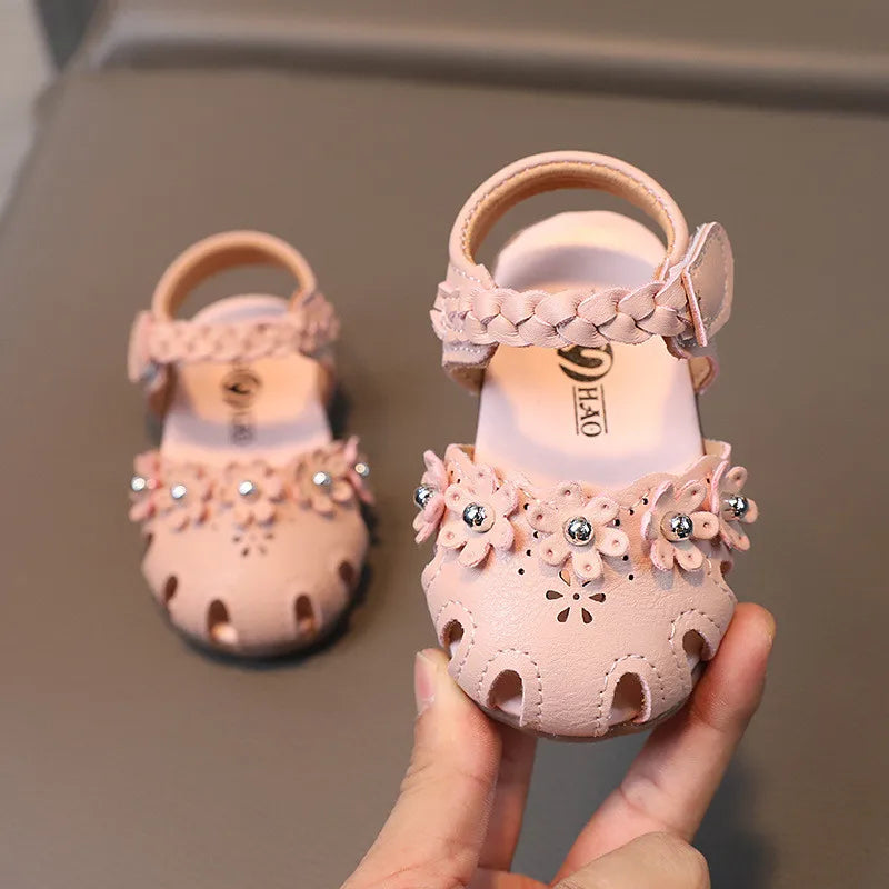 2026 New Baby Girl Cute Sandals Kids Summer Walking Shoes Soft Sole Girls Princess Beach Shoes Cute Flowers Fashion Hook&loop